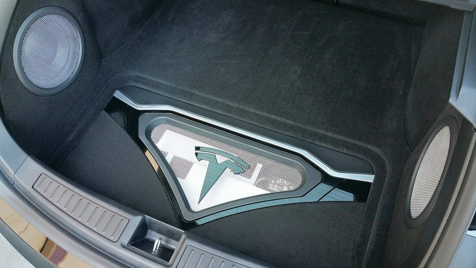 Tesla P85D Trunk